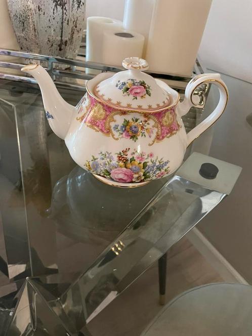 Royal Albert servies, Antiek en Kunst, Antiek | Servies compleet, Ophalen of Verzenden