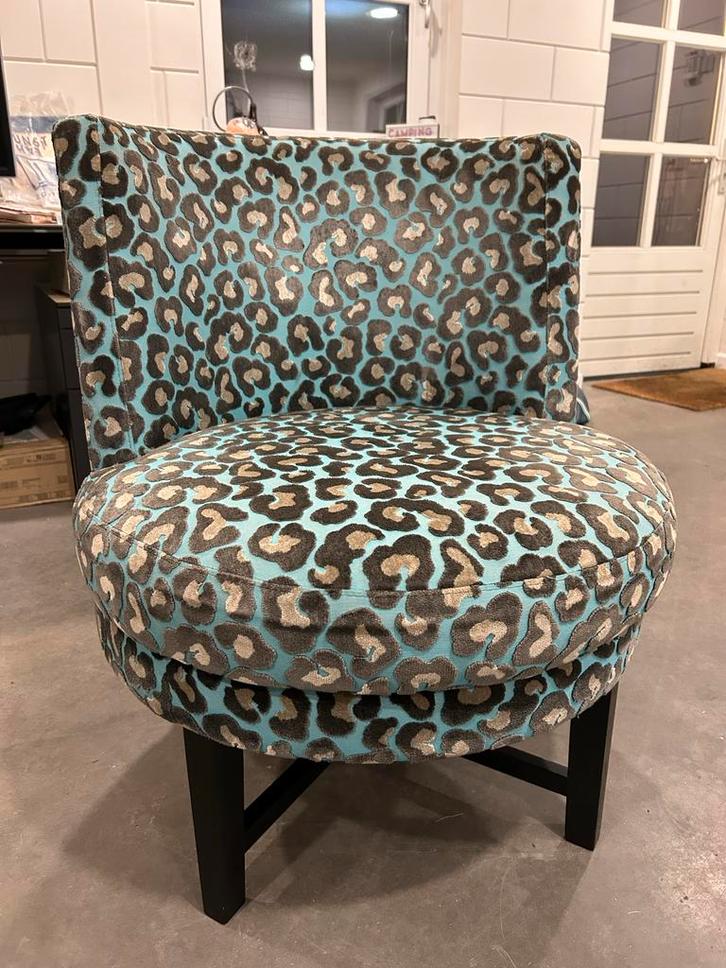 Turquoise K&C Fauteuil met Panterprint, Huis en Inrichting, Fauteuils, Gebruikt, Stof, 50 tot 75 cm, 75 tot 100 cm, Ophalen