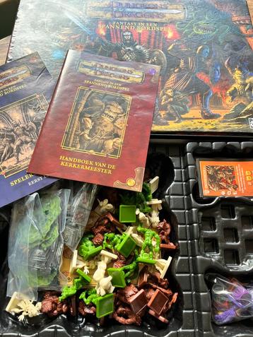Dungeons en dragons bordspel beschikbaar voor biedingen