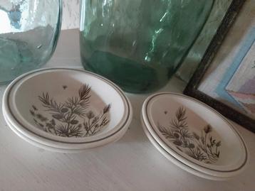 Vintage retro schaaltjes Pinewood England beschikbaar voor biedingen