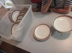 Servies Limoges 30 x dinerbord en etagere. Moet weg 50 euro, Antiek en Kunst, Antiek | Servies los, Ophalen of Verzenden