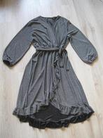 Feestelijke jurk met zilverkleurig glittertje erin maat L XL, Ophalen of Verzenden, Zo goed als nieuw, Maat 42/44 (L), Onder de knie
