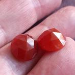 Twee Geslepen Kornalijn Karneool Stenen uit gouden sieraad