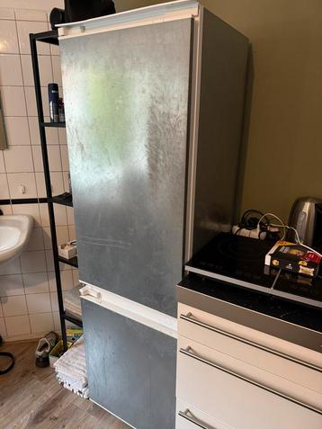 Koelkast met vriezer beschikbaar voor biedingen