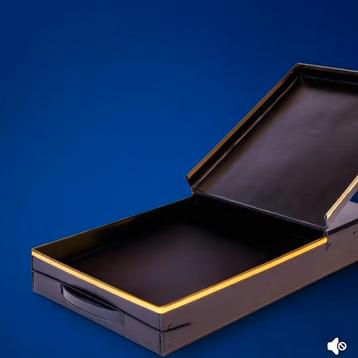 kartonnen opbergdozen met metalen randen beschikbaar voor biedingen