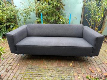 Design on Stock. Bloq bank. In mooie staat beschikbaar voor biedingen