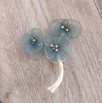 Vintage groene stoffen corsage met zilverkleurige kraaltjes., Ophalen of Verzenden, Zo goed als nieuw, Groen