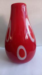 Vintage glazen vaas rood wit, Ophalen of Verzenden, Minder dan 50 cm, Rood, Glas