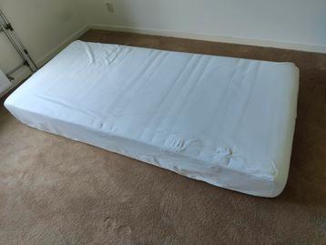 Comfortabel matras beschikbaar voor biedingen