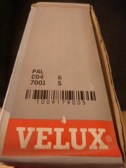 Nieuwe velux jaloezie / PAL C04 ( 55 x 98 ), kleur is wit., Huis en Inrichting, Stoffering | Gordijnen en Lamellen, Nieuw, Minder dan 100 cm