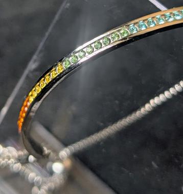 Aura Regenboog vriendschaps band, nooit gedragen. beschikbaar voor biedingen