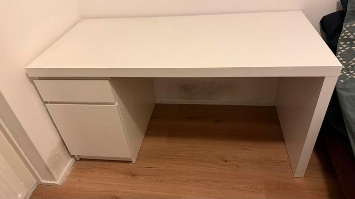 Ikea Malm bureau, Huis en Inrichting, Bureaus, Gebruikt, Bureau, Ophalen