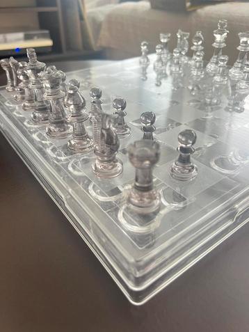 Groot schaakspel- glaslook beschikbaar voor biedingen