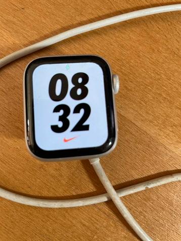Apple Watch Series 5 40mm Zilver beschikbaar voor biedingen