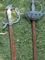 2 oude doorleefde sabels/zwaarden voor decoratie (brocante), Ophalen of Verzenden, Gebruikt