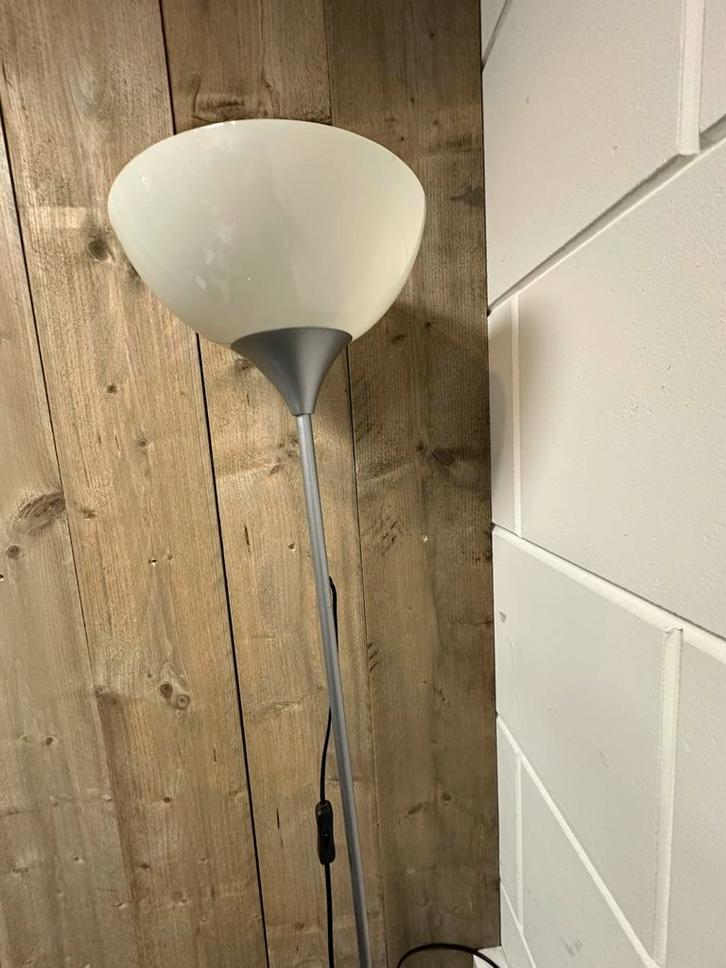 Ikea Vloerlamp Grijs/Wit 2x, Huis en Inrichting, Lampen | Vloerlampen, Zo goed als nieuw, 150 tot 200 cm, Metaal, Ophalen of Verzenden