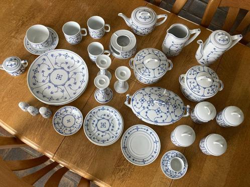 Diverse serviesdelen van Blau Saks, Huis en Inrichting, Keuken | Servies, Zo goed als nieuw, Bord(en), Overige stijlen, Porselein