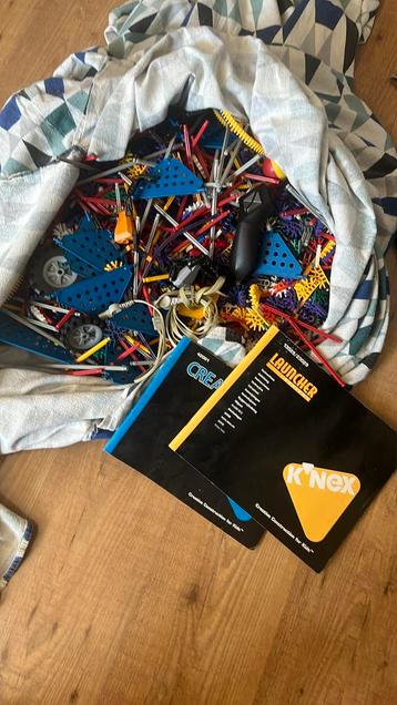 5 kilo K’nex met 2 voorbeeldboekjes beschikbaar voor biedingen