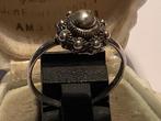 OUD ZILVER RING MET ZEEUWSE KNOP VAN KLEDERDRACHT, Verzenden, Zilver, Ring