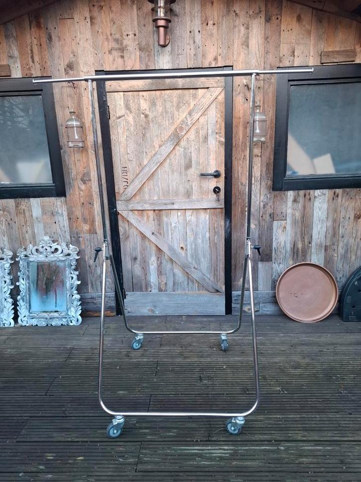 Inklapbaar kledingrek op wieltjes - Uitschuifbaar, Kleding | Dames, Kledingrekken, Gebruikt, Met wielen, Ophalen