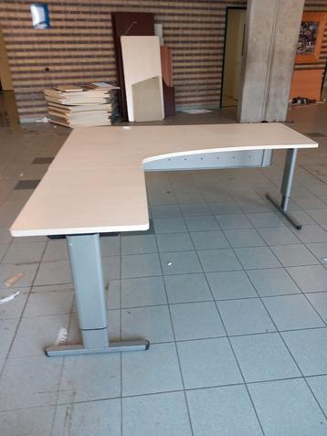 Rubuste kantoor bureau  nieuw staat beschikbaar voor biedingen