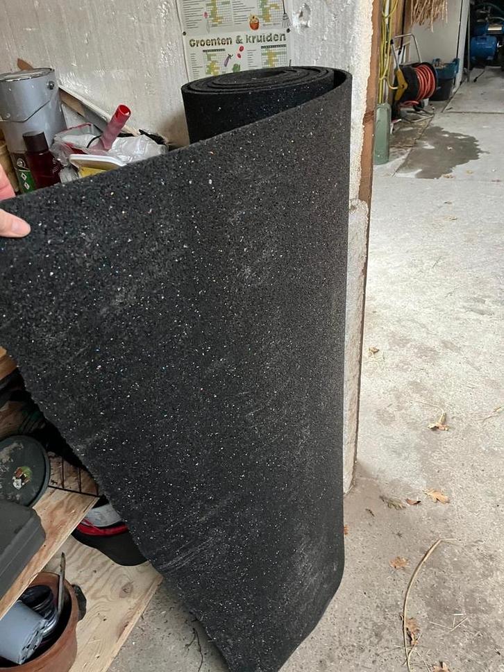 Granulaatrubber Mat 8mm - 7-8 Meter, Doe-het-zelf en Verbouw, Overige Doe-het-zelf en Verbouw, Gebruikt, Ophalen