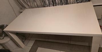 Eettafel  beschikbaar voor biedingen
