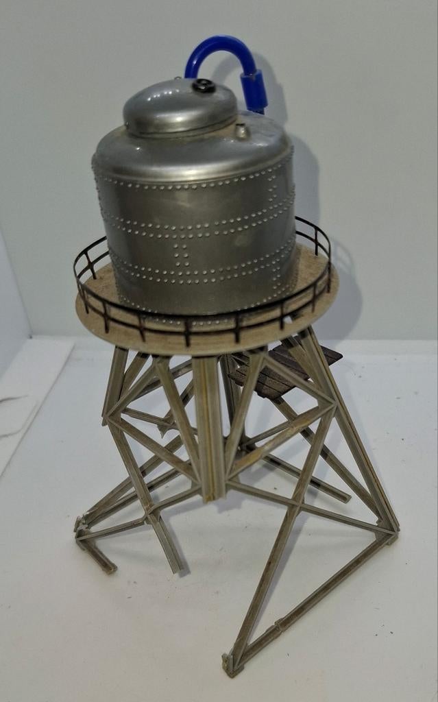 Silo toren in ho staat op instorten, Hobby en Vrije tijd, Modeltreinen | H0, Gebruikt, Bachmann, Gelijkstroom of Wisselstroom