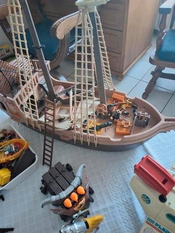 Play-mobil grote collectie poppetjes en andere assessoires.  beschikbaar voor biedingen