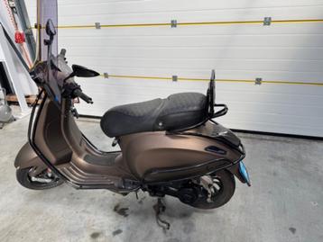  Vespa Sprint 50, custom Dark Champagne beschikbaar voor biedingen