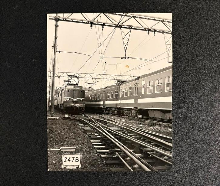 Foto locomotief NS 1216 (met stempel NS) (±1970), Verzamelen, Spoorwegen en Tramwegen, Gebruikt, Trein, Ophalen of Verzenden