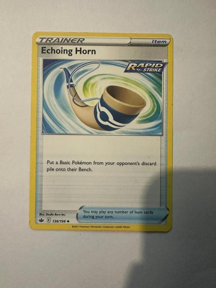 Echoing Horn 136/198 Chilling Reign, Hobby en Vrije tijd, Verzamelkaartspellen | Pokémon, Gebruikt, Losse kaart, Ophalen of Verzenden