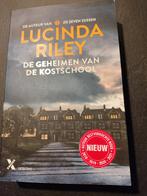 Lucinda Riley De Geheimen van de Kostschool in nette staat, Boeken, Ophalen of Verzenden, Zo goed als nieuw, Lucinda Riley, Harry Whittaker