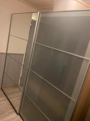 Schuifkast met verlichting. 