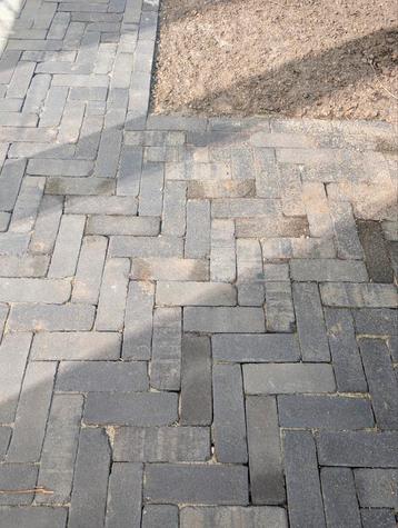 Nieuw 4m² gebakken straatstenen antraciet getrommeld beschikbaar voor biedingen