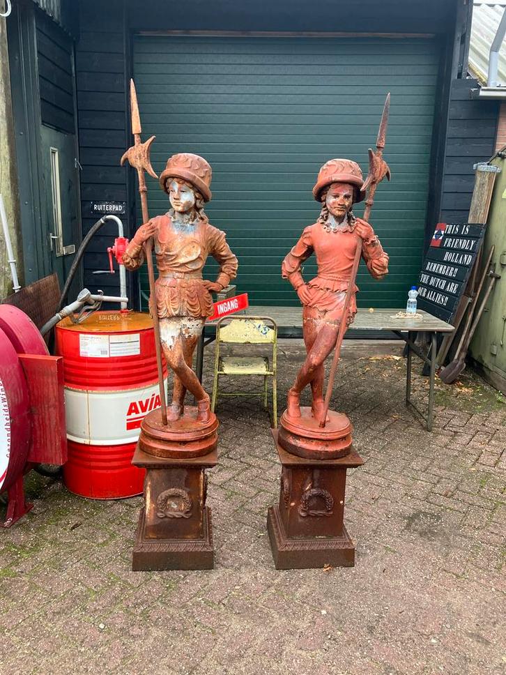 Antieke Gietijzeren Beelden Riddervrouw & Ridderman, Antiek en Kunst, Kunst | Beelden en Houtsnijwerken, Ophalen of Verzenden