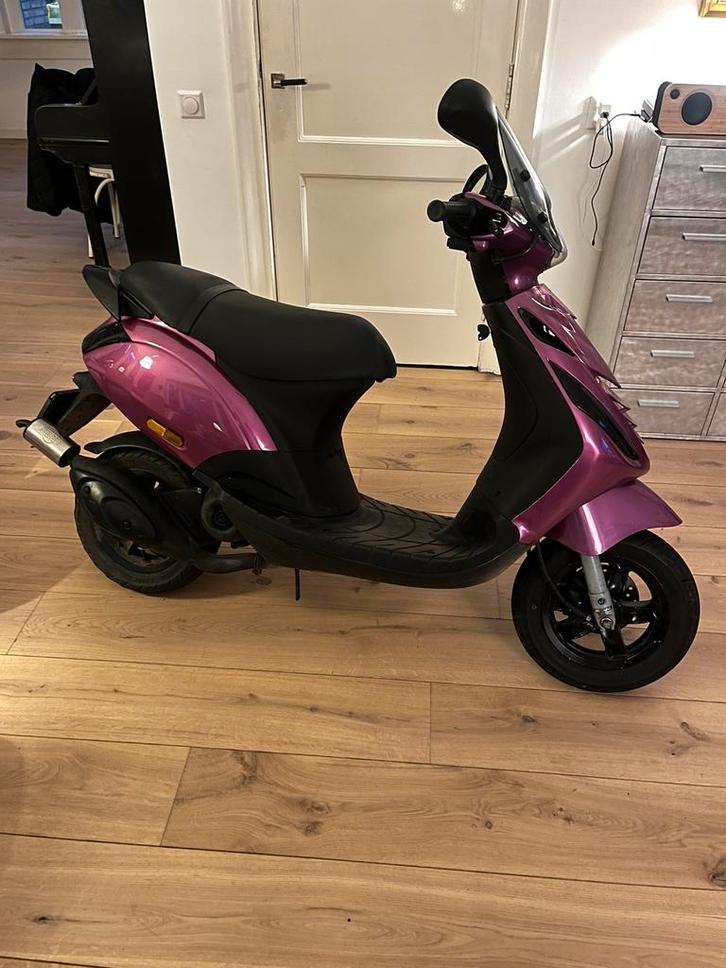 Piaggio zip 70cc brom, Fietsen en Brommers, Scooters | Piaggio, Zo goed als nieuw, Zip, Maximaal 45 km/u, Tweetakt, Ophalen of Verzenden