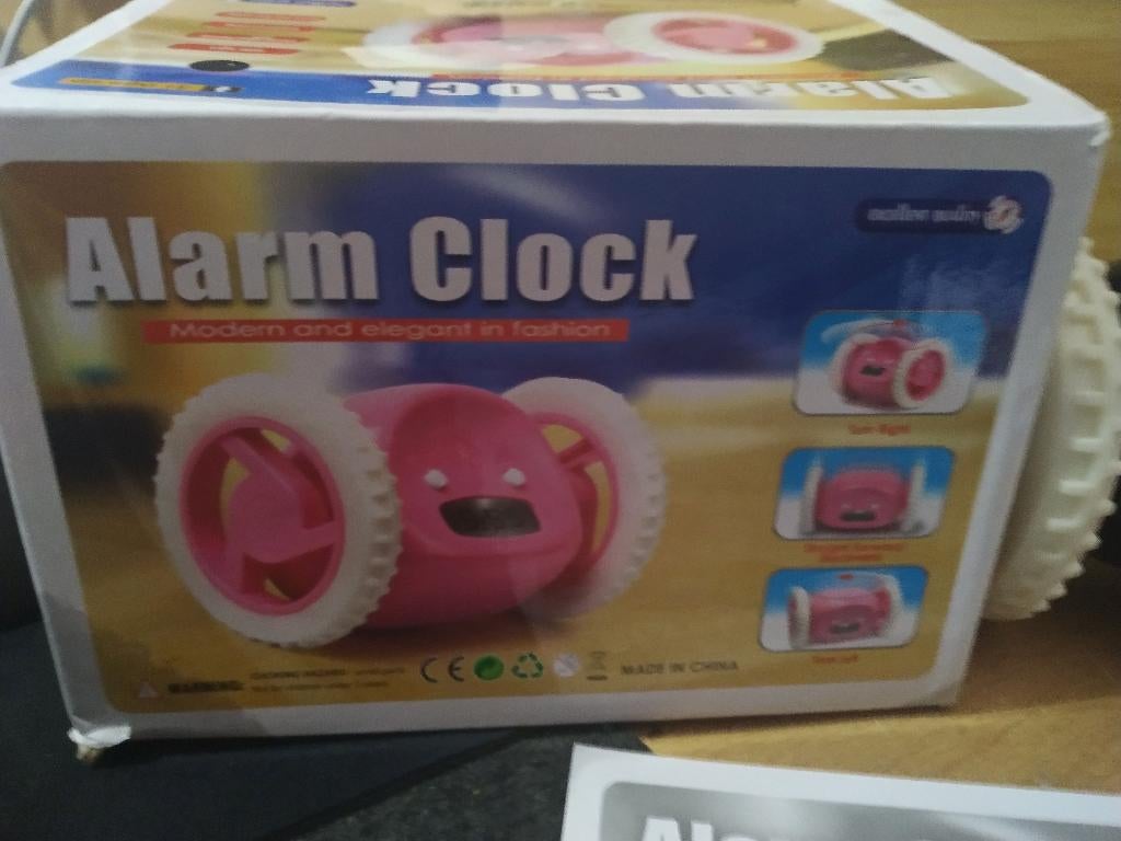 Rijdende wekker, Ophalen of Verzenden, Zo goed als nieuw, Digitaal, Wekker of Tafelklok