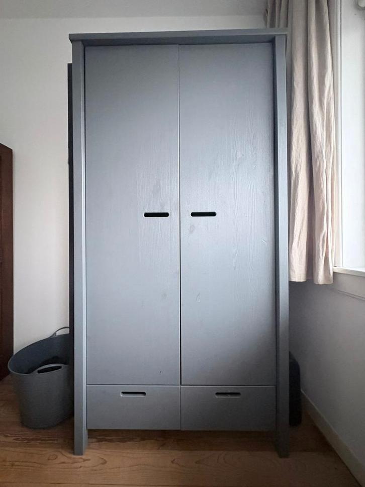 Grijze kledingkast met hangruimte, planken en lades., Huis en Inrichting, Kasten | Kledingkasten, Zo goed als nieuw, 150 tot 200 cm