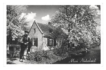 975083 Locatie onbekend Mooi Nederland 1943 Gelopen met post beschikbaar voor biedingen