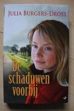 DE SCHADUWEN VOORBIJ Julia Burgers-Drost, Ophalen of Verzenden, Zo goed als nieuw, Nederland