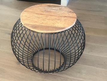 Te koop: Leuke nieuwe salontafel.  beschikbaar voor biedingen