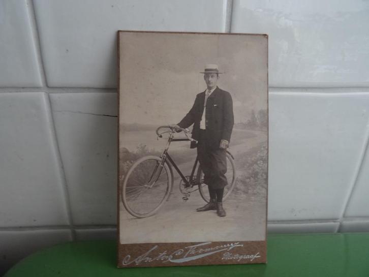 Antieke oude foto kaart man met fiets fotograaf Utrecht, Verzamelen, Foto's en Prenten, Zo goed als nieuw, Foto, Overige onderwerpen