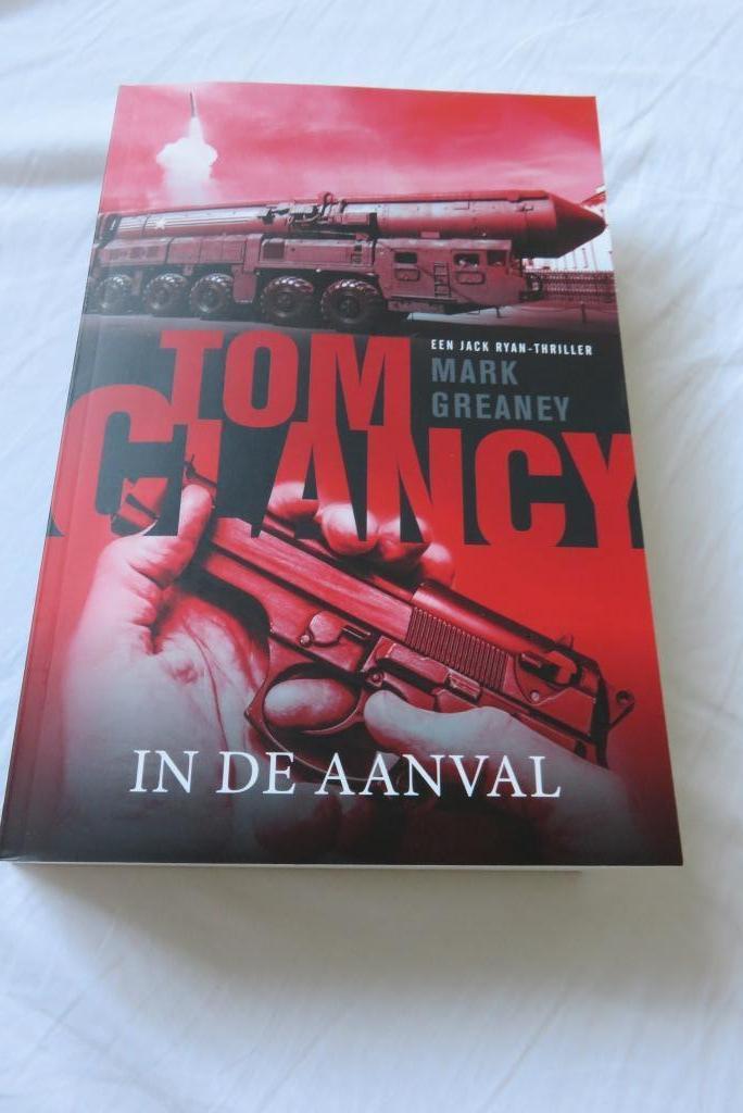 Tom Clancy - In de Aanval, Boeken, Romans, Nieuw, Nederland, Ophalen of Verzenden