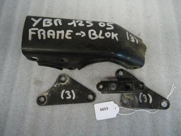 YBR125 2007 - 2011 Yamaha Beugel Beugel motorblok D1-11691 beschikbaar voor biedingen