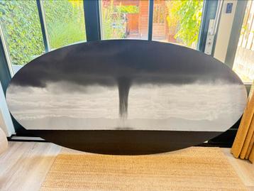Waterhoos op ovale plaat gedrukt beschikbaar voor biedingen