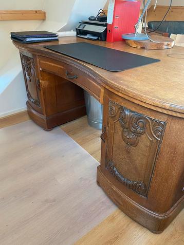 Antiek houten Bureau met veel opbergruimte beschikbaar voor biedingen