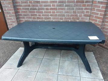 Gratis ophalen tuintafel Jardin blauw met schade 1.78 -1 m beschikbaar voor biedingen
