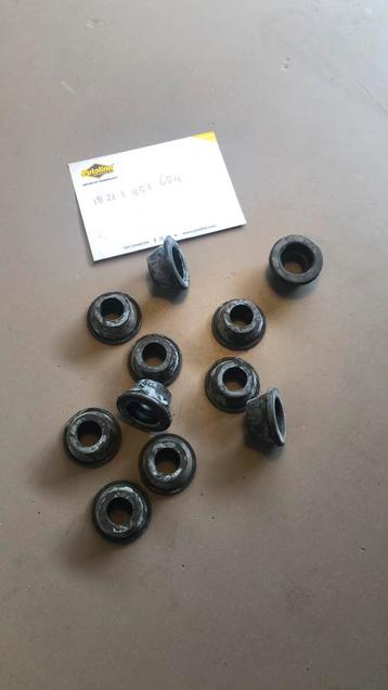 Rubber o.a. voetsteunplaat en/of uitlaat BMW K100. beschikbaar voor biedingen
