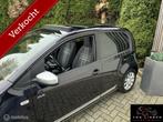 VERKOCHT! Volkswagen Up! 1.0 Club Up! 75Pk|5-Deurs|Pano|Navi, Voorwielaandrijving, Met garantie (alle), 4 stoelen, Zwart